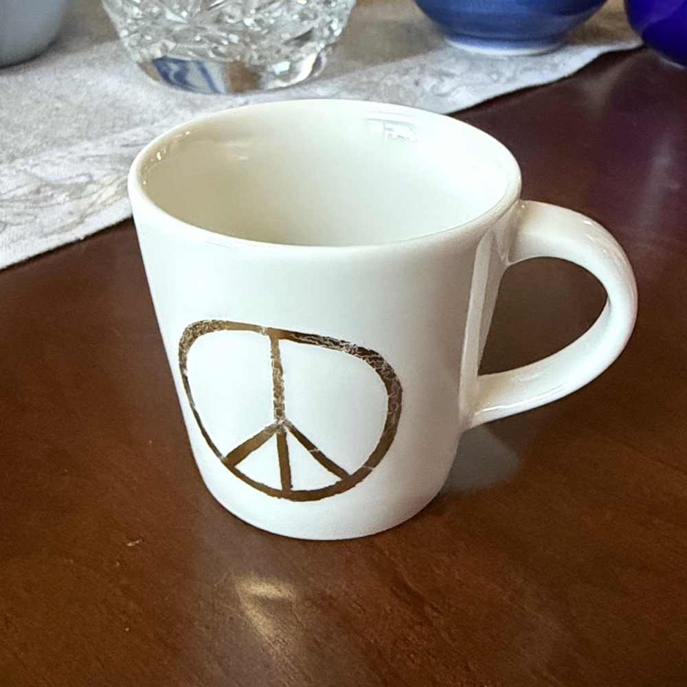 Starbucks 2015 Holiday white mini Mug with gold piece sign Design 3 fl oz